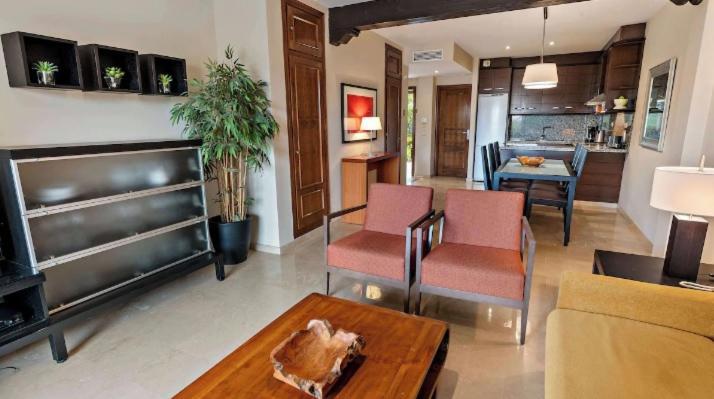 Polarsol Aparta-hotel, Privado